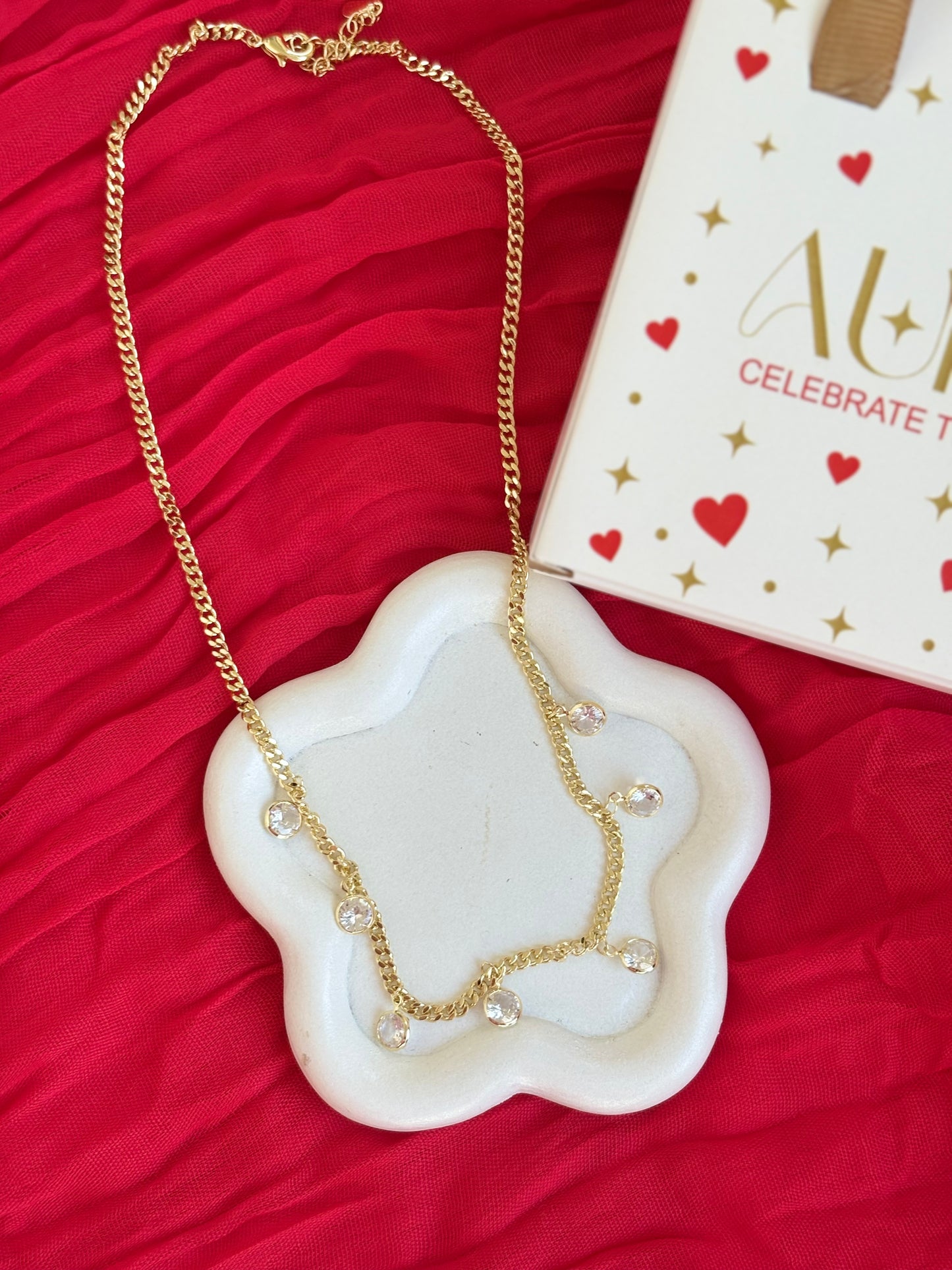 Small diamonds necklace