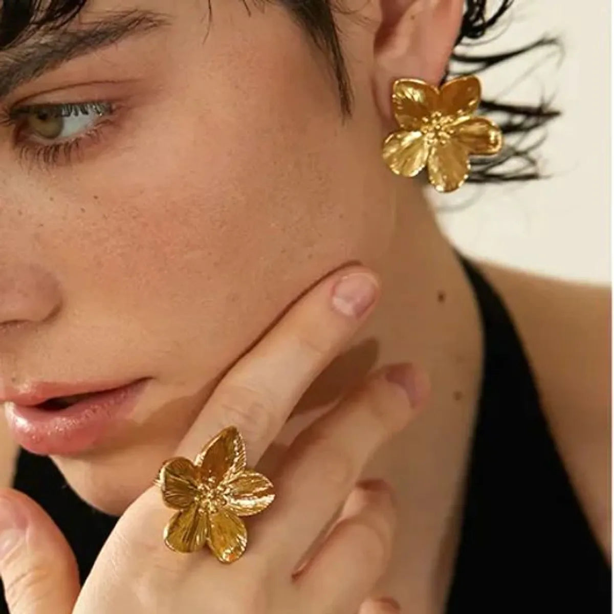 Waterproof - gold plated earrings.