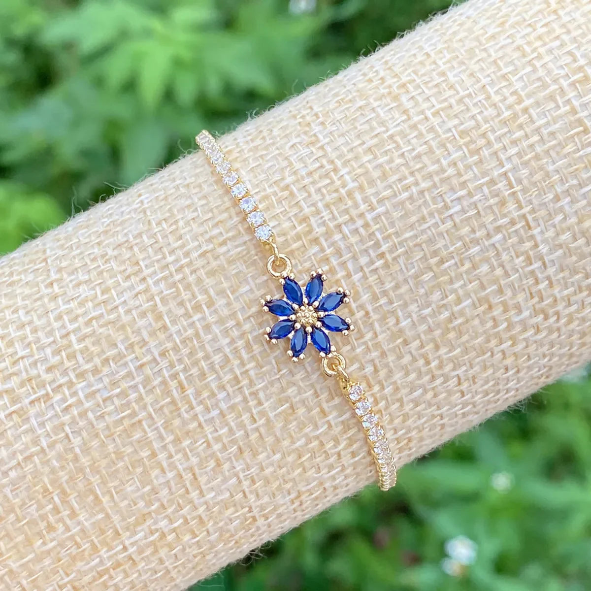 A special bracelet in 3 colors